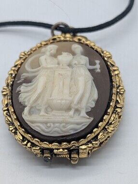 VTG 1970s Max Factor Goddess Cameo Perfume Locket Necklace Fountain